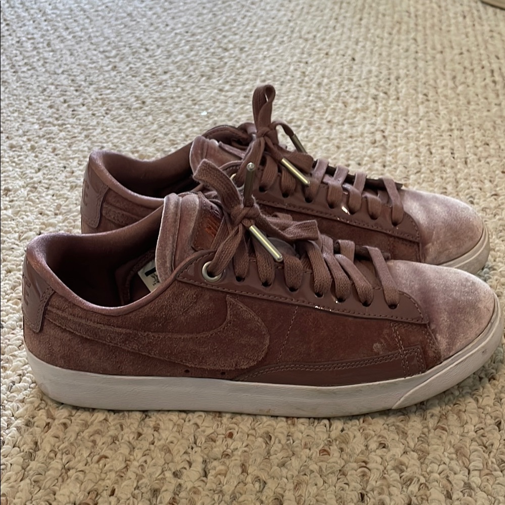 Nike Mauve Suede Sneakers Low-Top Casual